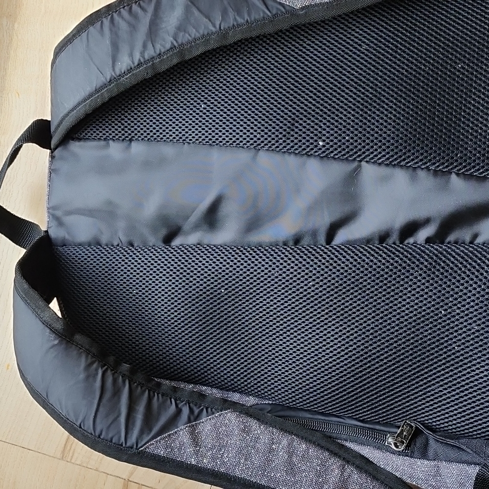 VANS Off The Wall Backpack with Skateboard Sleeve - Picture 10 of 10